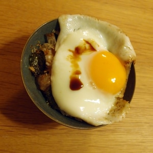 鰹節と目玉焼きの簡単丼